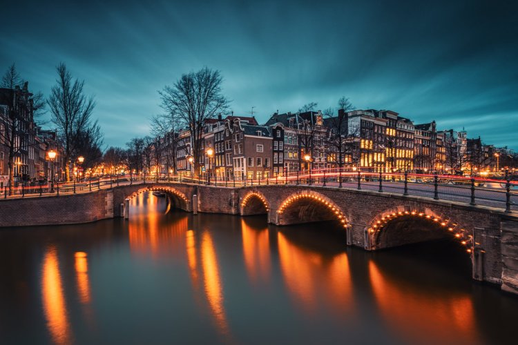 amsterdam_canals_at_night_by_matthias_haker-d7cw4m0